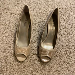 Kelly & Katie Peep Toe Pump Tan Patterned 3” High Heel Size 7